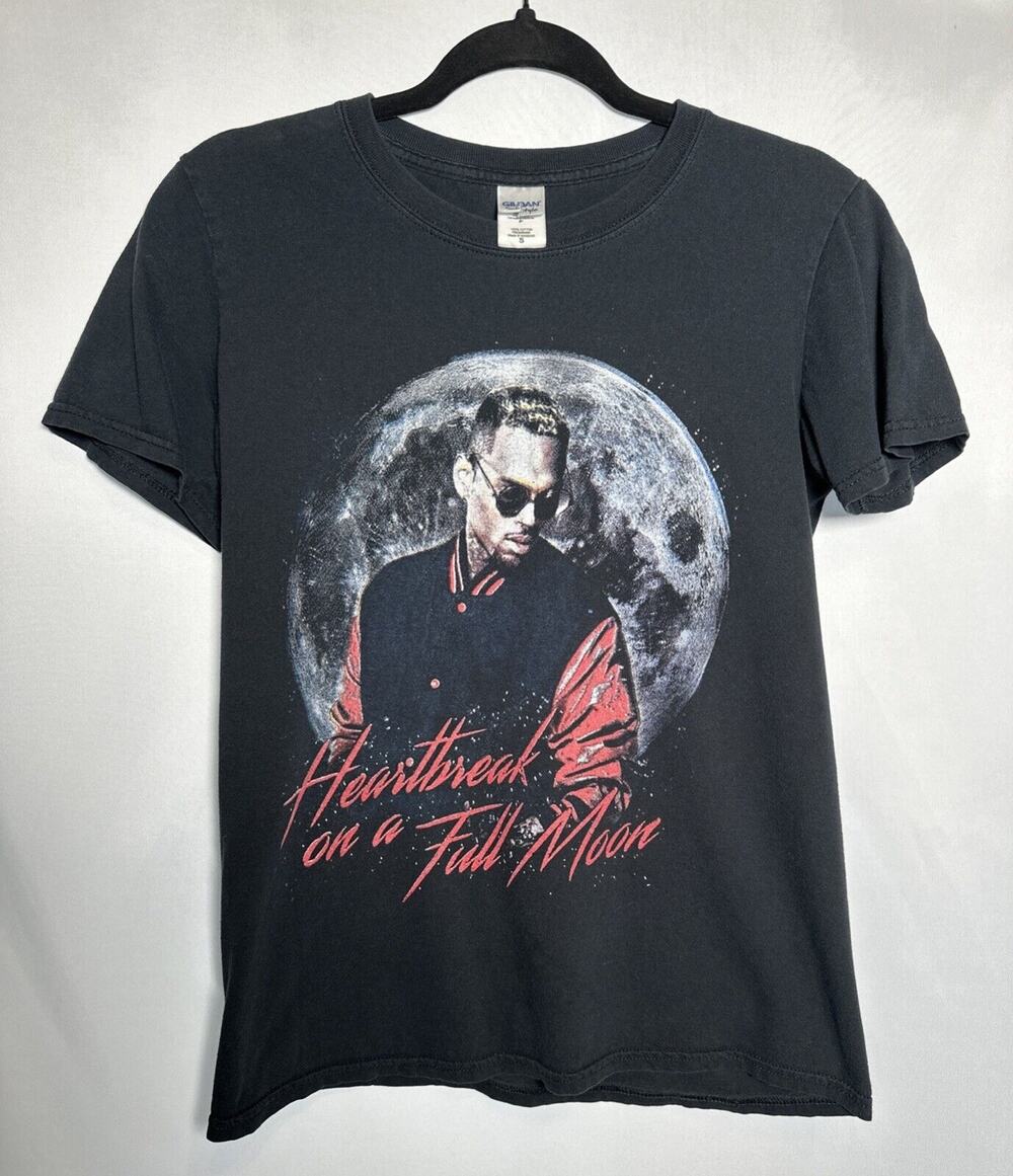 Chris Brown Tour T Shirt Womenโs Black Heartbreak On A Full Moon Short Sleeve S